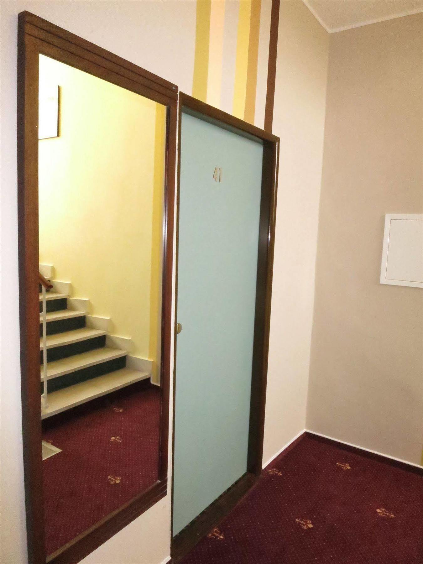Hotel Mira Inn Prague Ngoại thất bức ảnh