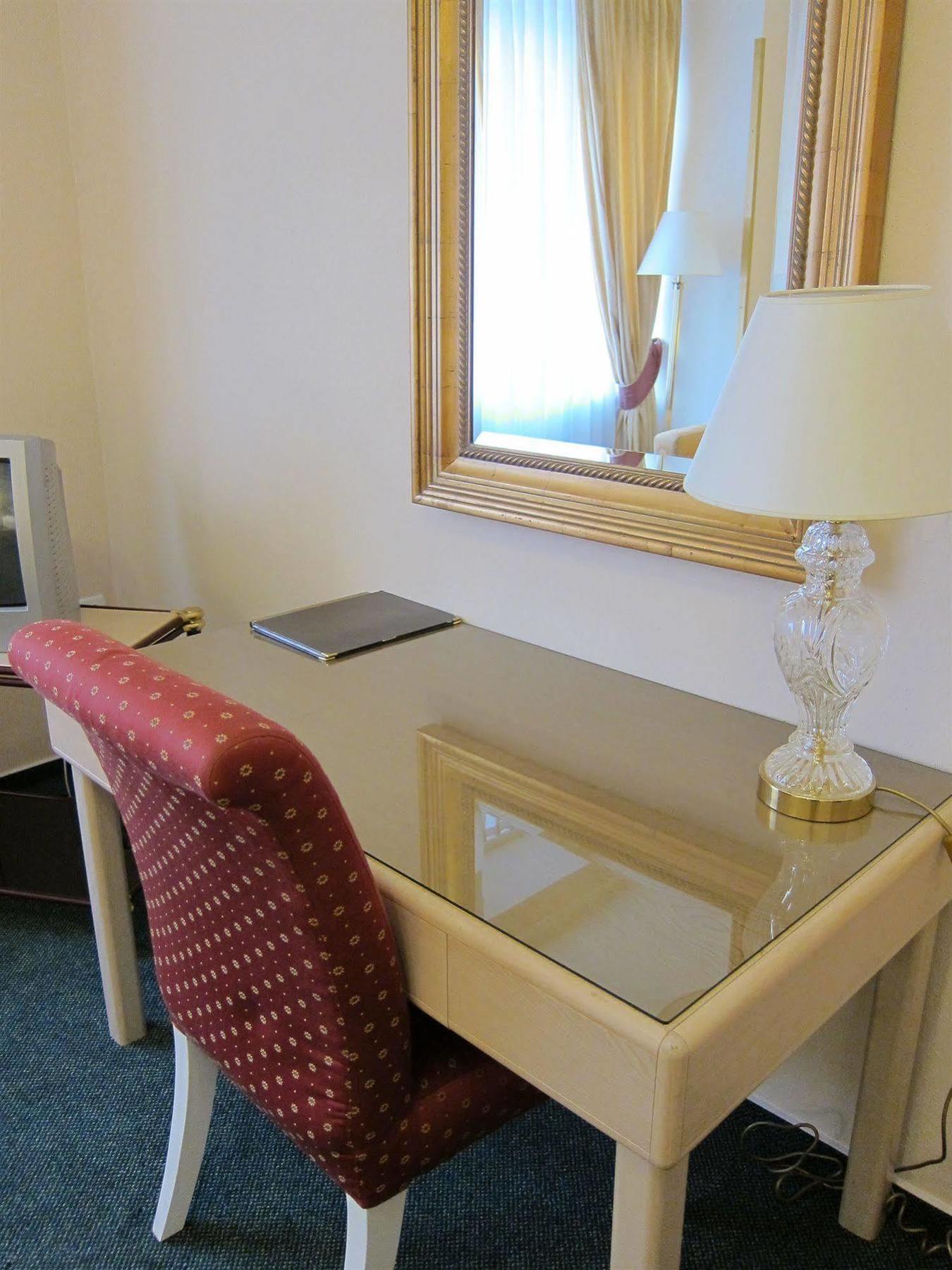Hotel Mira Inn Prague Ngoại thất bức ảnh