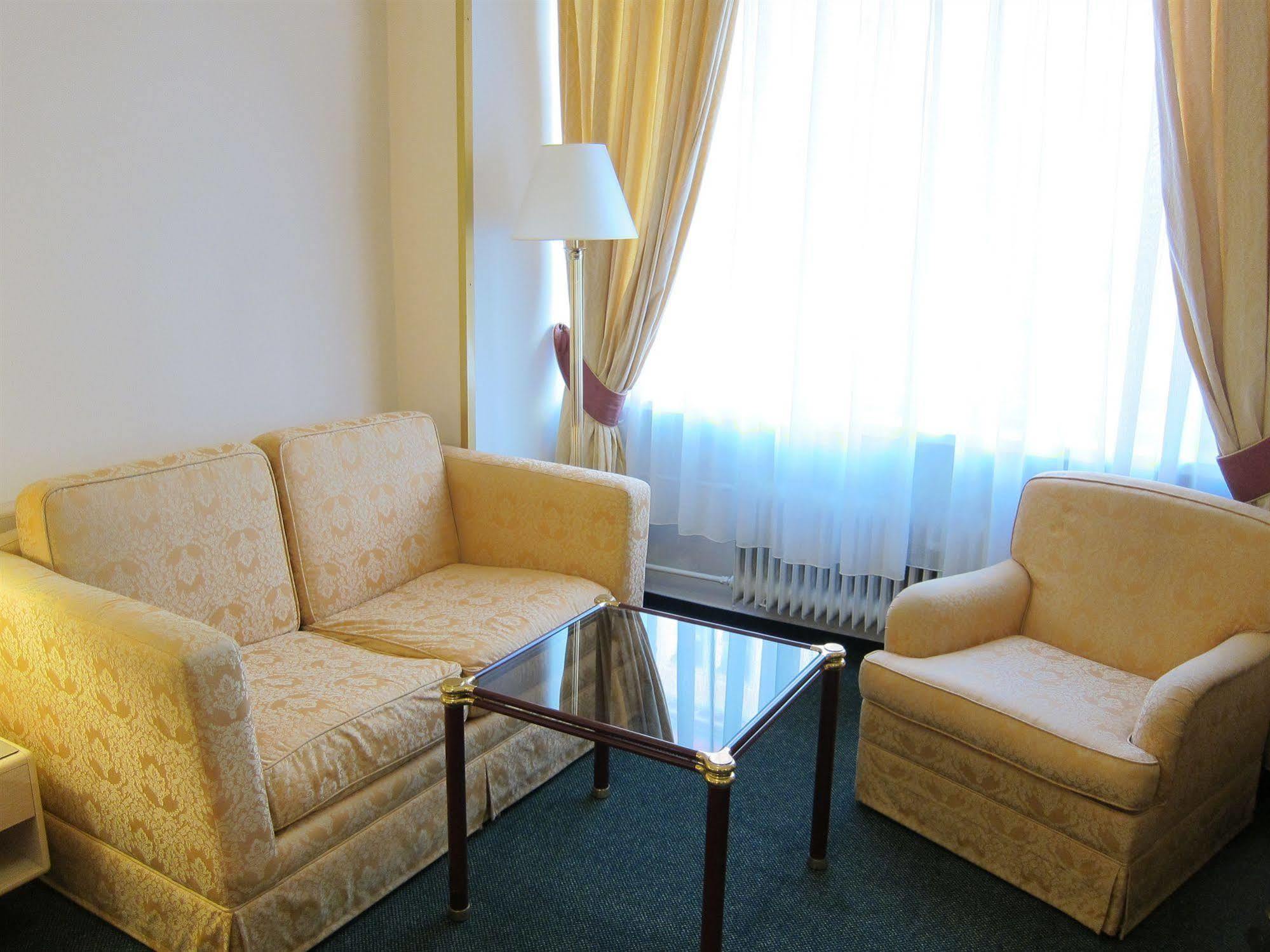 Hotel Mira Inn Prague Ngoại thất bức ảnh