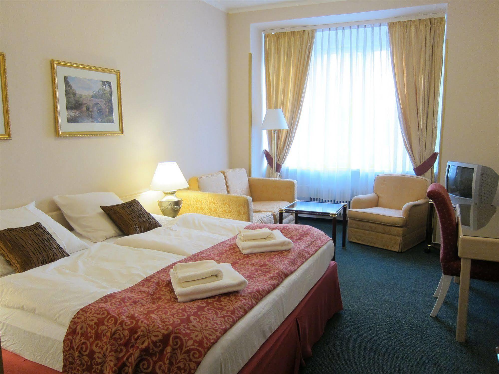 Hotel Mira Inn Prague Ngoại thất bức ảnh