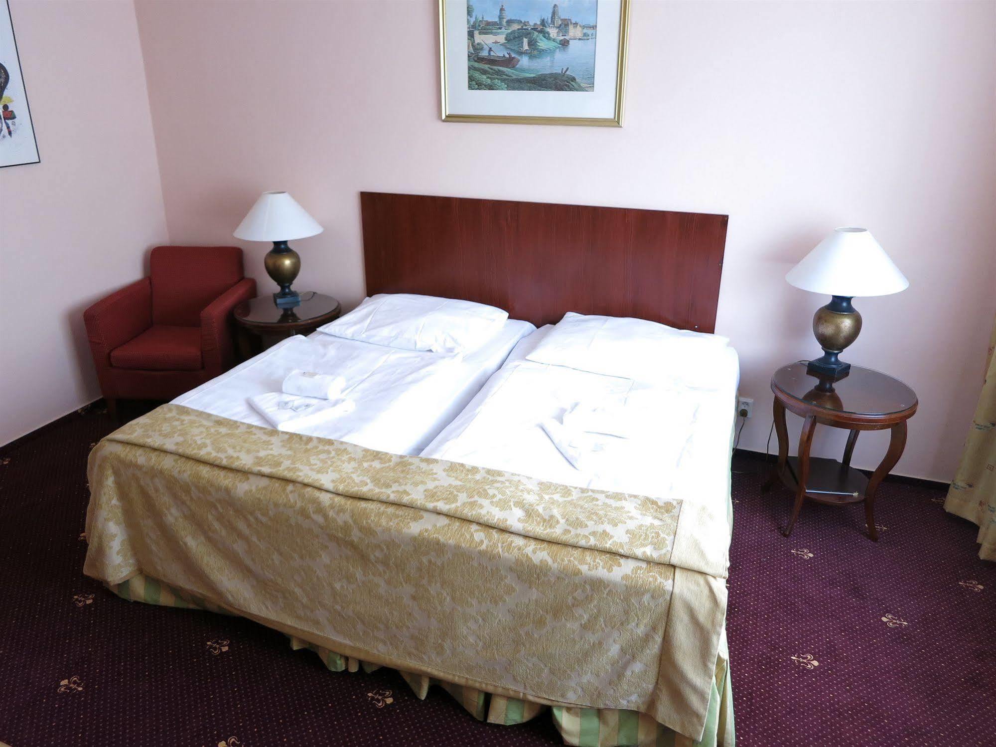 Hotel Mira Inn Prague Ngoại thất bức ảnh