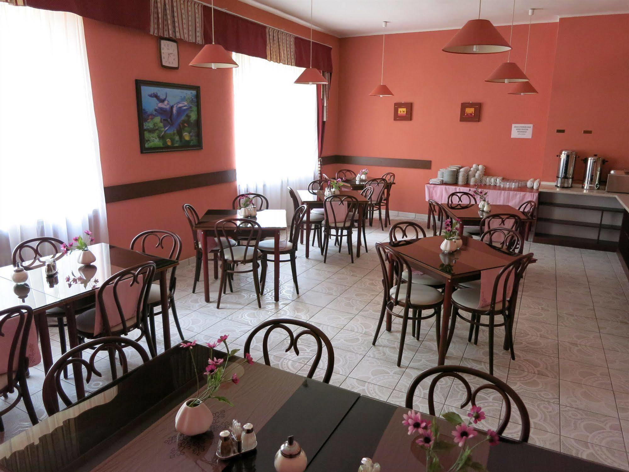 Hotel Mira Inn Prague Ngoại thất bức ảnh