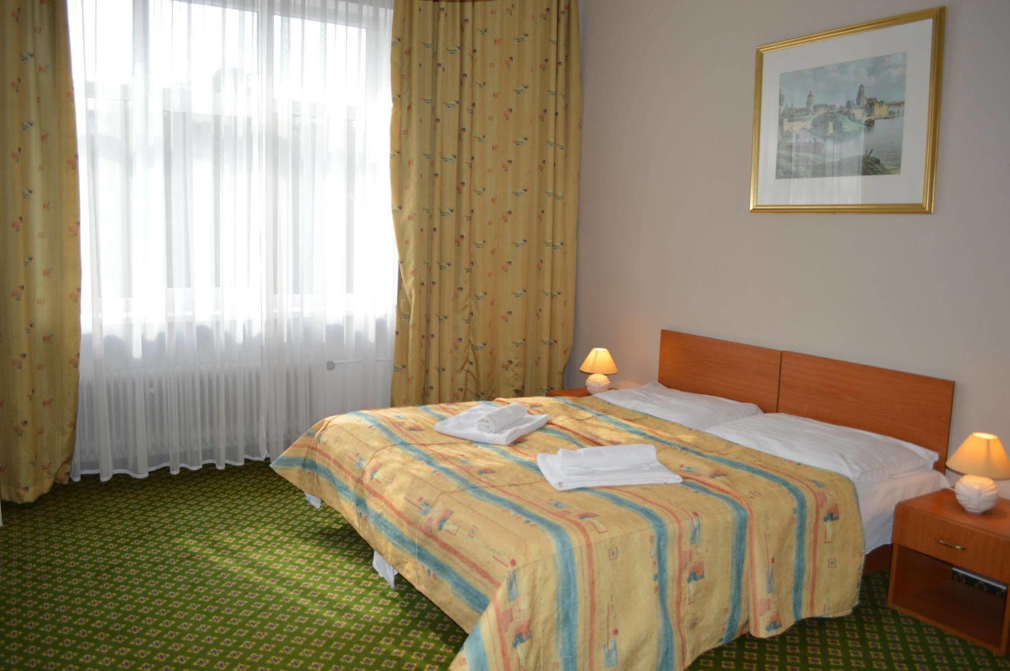 Hotel Mira Inn Prague Ngoại thất bức ảnh