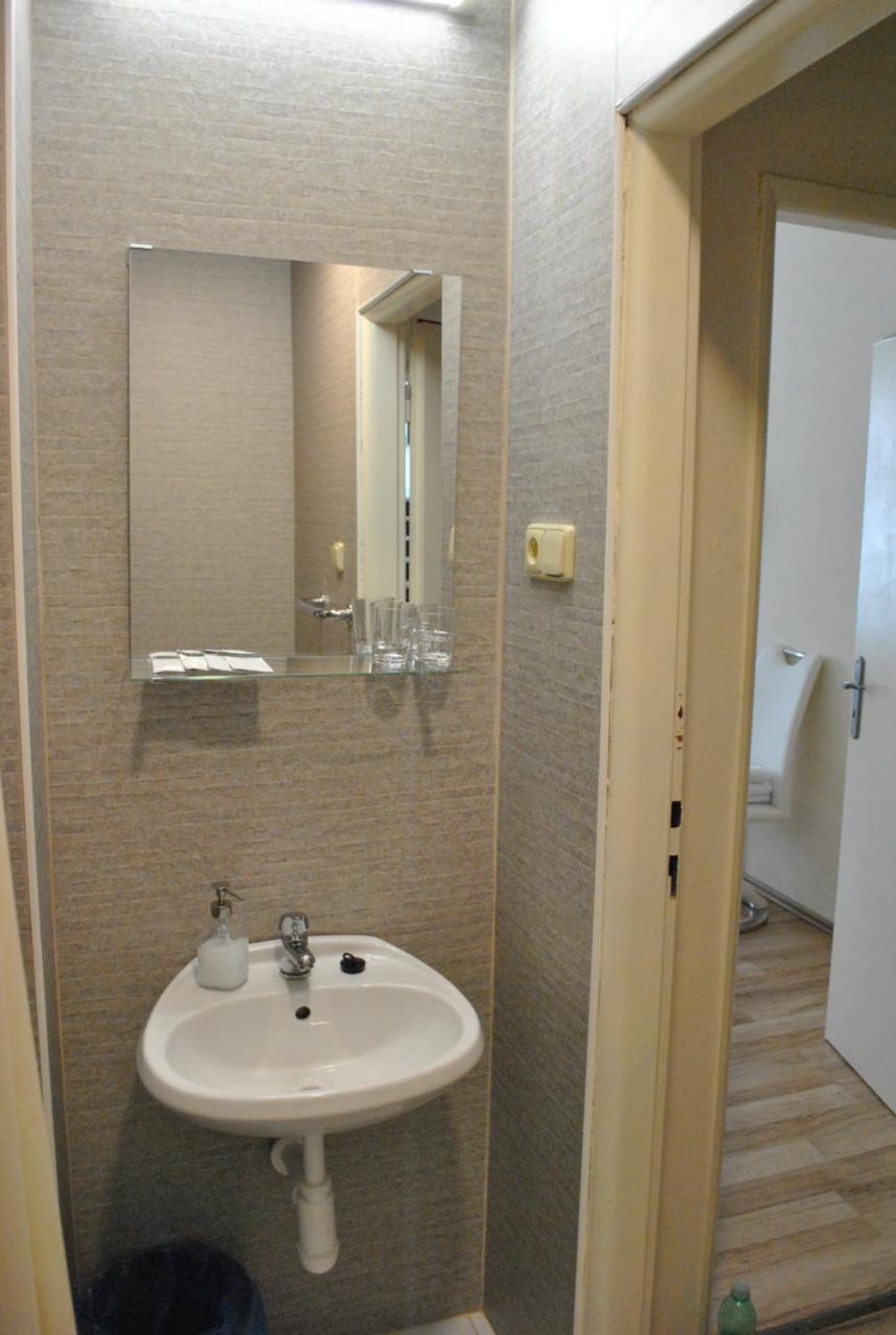 Hotel Mira Inn Prague Ngoại thất bức ảnh