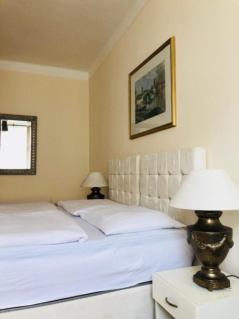 Hotel Mira Inn Prague Ngoại thất bức ảnh