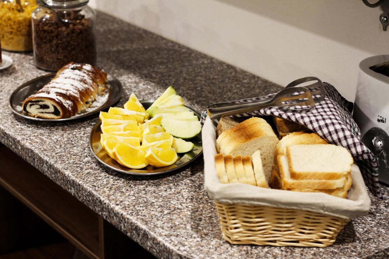 Hotel Mira Inn Prague Ngoại thất bức ảnh