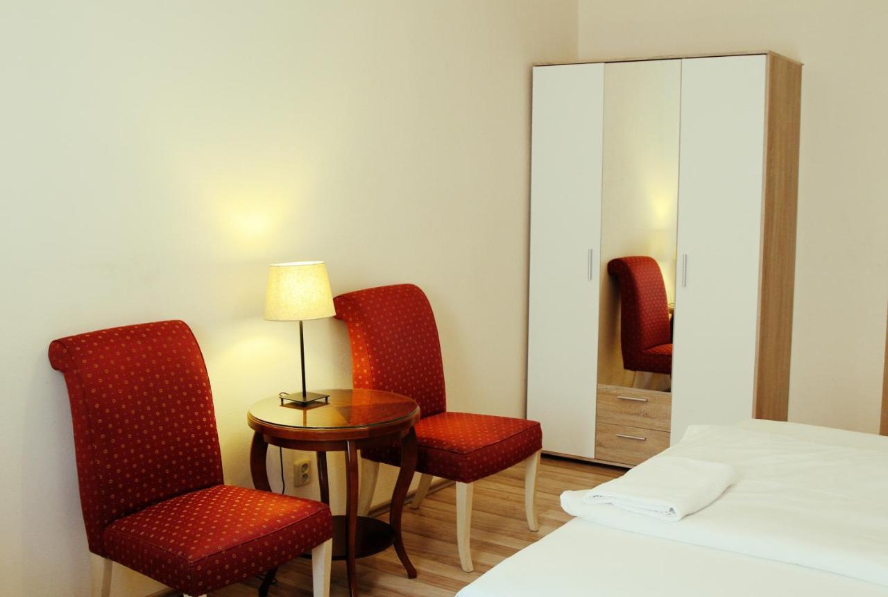 Hotel Mira Inn Prague Ngoại thất bức ảnh